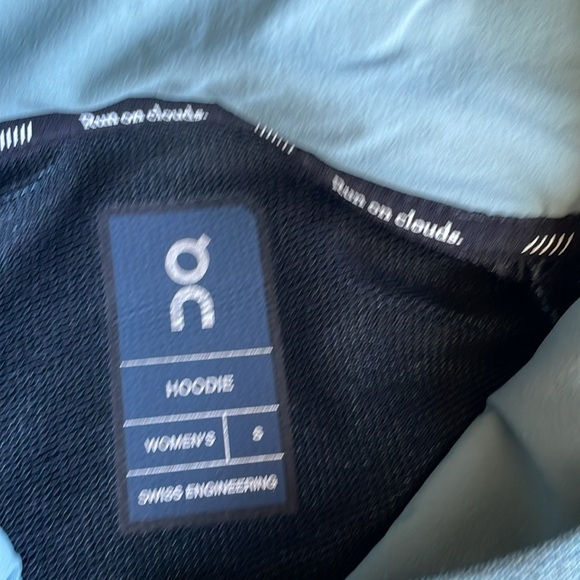 On Running Hoodie Women’s Size Small - Picture 6 of 6